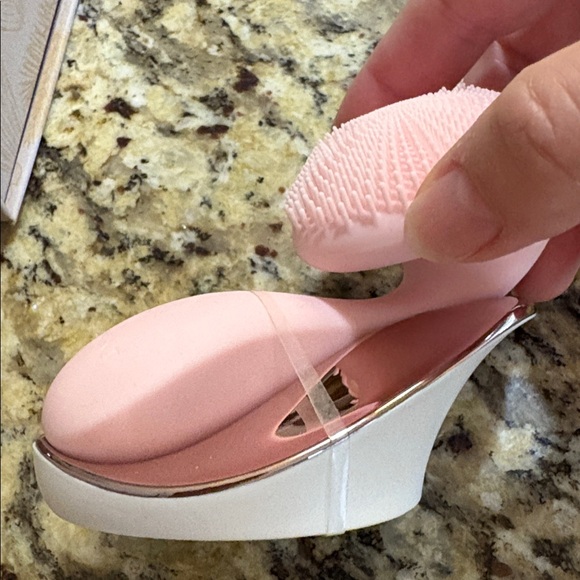 MONAT Face Exfoliating Brush, Includes Stand, Charging Cord - NWT - Picture 4 of 6